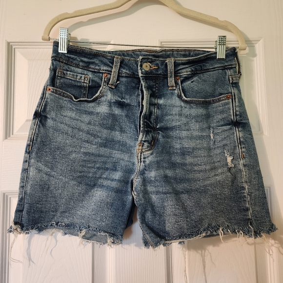 Old Navy O.G. Straight Secret Smooth Pockets Midi Shorts Size 8 - Picture 1 of 3